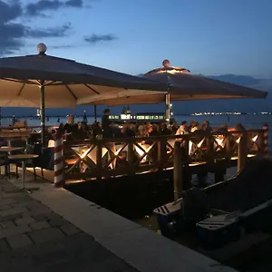https://sweet-lagoon.hotelslidodijesolo.com